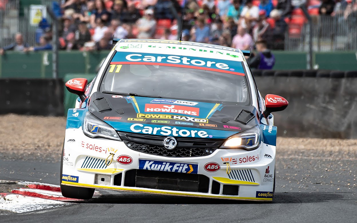 BTCC: Cammish tops FP1 before suffering shunt at Donington Park